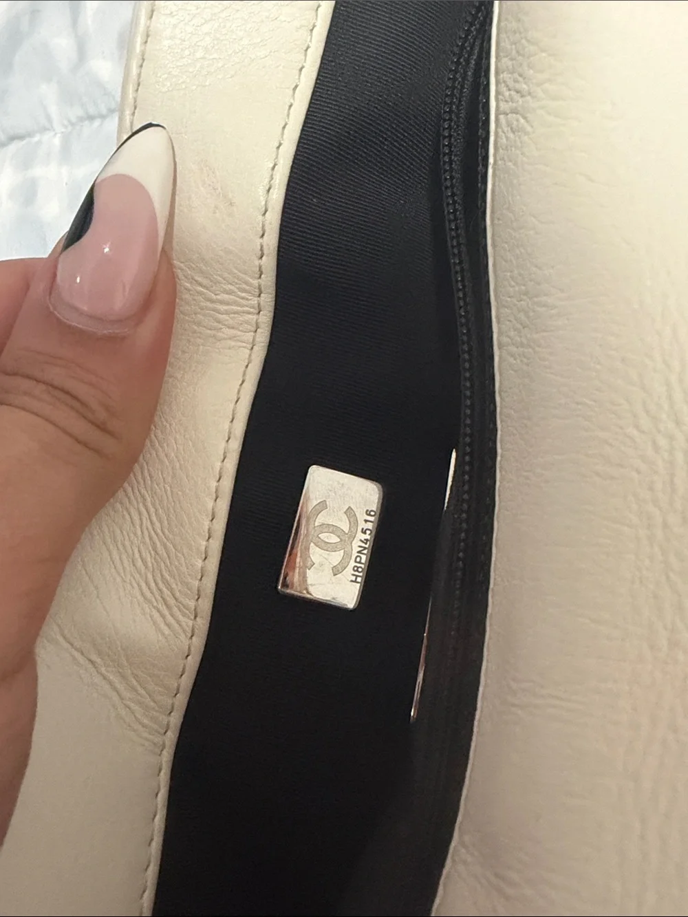 CHANEL Cream Quilted Leather Shoulder Bag with Black Chain